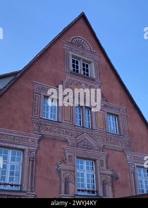 Vue panoramique sur le restaurant JY's, deux étoiles Michelin, du chef Jean-Yves Schillinger, de style Renaissance, sur les rives de la Lauch à Colmar, en France. Banque D'Images