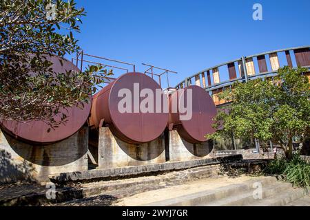 Tank 101, patrimoine et histoire industrielle du parc ballast point à Birchgrove sur la péninsule Balmain, mots de les Murray, poète australien et tanks Banque D'Images