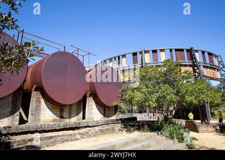 Tank 101, patrimoine et histoire industrielle du parc ballast point à Birchgrove sur la péninsule Balmain, mots de les Murray, poète australien et tanks Banque D'Images