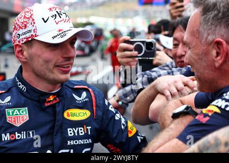 Suzuka, Japon. 07 avril 2024. Le vainqueur de la course Max Verstappen (NLD) Red Bull Racing avec Christian Horner (GBR) Red Bull Racing Team principal au parc ferme. Championnat du monde de formule 1, Rd 4, Grand Prix du Japon, dimanche 7 avril 2024. Suzuka, Japon. Crédit : James Moy/Alamy Live News Banque D'Images