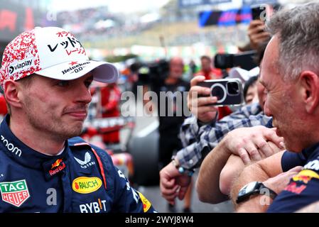 Suzuka, Japon. 07 avril 2024. Le vainqueur de la course Max Verstappen (NLD) Red Bull Racing avec Christian Horner (GBR) Red Bull Racing Team principal au parc ferme. Championnat du monde de formule 1, Rd 4, Grand Prix du Japon, dimanche 7 avril 2024. Suzuka, Japon. Crédit : James Moy/Alamy Live News Banque D'Images