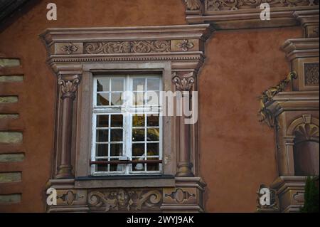 Vue panoramique sur le restaurant JY's, deux étoiles Michelin, du chef Jean-Yves Schillinger, de style Renaissance, sur les rives de la Lauch à Colmar, en France Banque D'Images