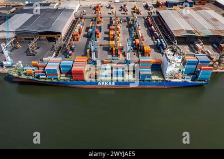 Vue aérienne du porte-conteneurs sur le port Banque D'Images