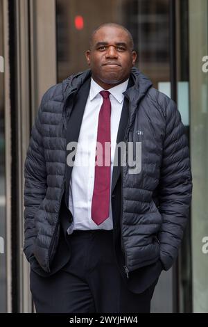 Londres, Angleterre, Royaume-Uni. 7 avril 2024. Le ministre des Affaires étrangères de l'ombre DAVID LAMMY est vu sortir des studios de la BBC après son apparition dimanche avec Laura Kuenssberg. (Crédit image : © Thomas Krych/ZUMA Press Wire) USAGE ÉDITORIAL SEULEMENT! Non destiné à UN USAGE commercial ! Banque D'Images