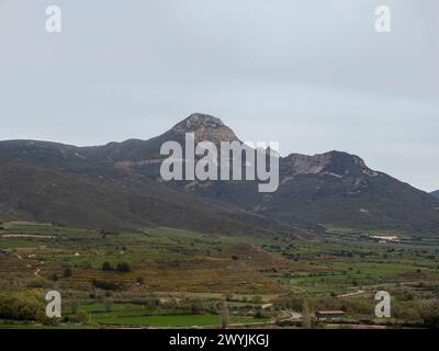 Pic de Gratal Huesca, pyramide de la Sierra de Guara. pyramide des pyrénées Banque D'Images