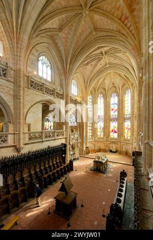 France, Ain, Bourg en Bresse, monastère royal de Brou restauré en 2018, l'église Saint Nicolas de Tolentino chef-d'œuvre du gothique flamboyant, le chœur, les tombeaux de Philibert II au milieu et de Marguerite d'Autriche sur le côté gauche Banque D'Images