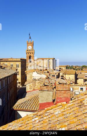 Italie, Toscane, Val d'Orcia, classée au patrimoine mondial de l'UNESCO, Pienza, le Palazzo Comunale Banque D'Images