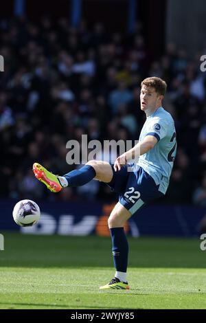 Birmingham, Royaume-Uni. 06 avril 2024. Nathan Collins de Brentford en action.premier League match, Aston Villa v Brentford à Villa Park à Birmingham le samedi 6 avril 2024 cette image ne peut être utilisée qu'à des fins éditoriales. Usage éditorial exclusif, photo par Andrew Orchard/Andrew Orchard photographie sportive/Alamy Live News crédit : Andrew Orchard photographie sportive/Alamy Live News Banque D'Images