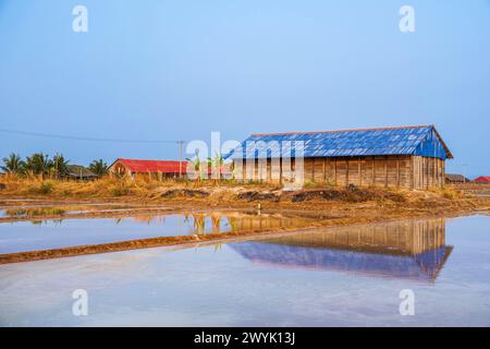 Cambodge, province de Kampot, Kampot, Traeuy Kaoh ou île aux poissons, marais salants, entrepôt de sel Banque D'Images