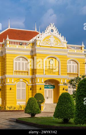 Cambodge, province de Kampot, Kampot, la Banque nationale avec son architecture coloniale ont survécu à la destruction par les Khmers rouges Banque D'Images