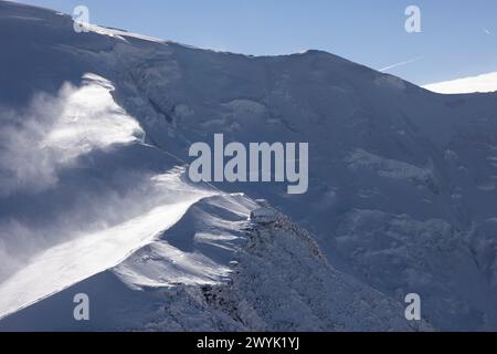 France, haute Savoie, Chamonix Mont Blanc, le refuge du Goûter (3835 m) aussi appelé refuge de l'aiguille du Goûter, est un refuge de montagne situé sur l'aiguille du Goûter (vue aérienne) Banque D'Images