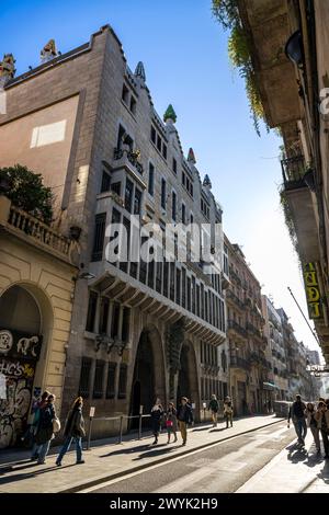 Espagne, Catalogne, Barcelone, le Palais Güell (Palau Güell) construit entre 1886 et 1891 par l'architecte moderniste catalan Antoni Gaudi, classé au patrimoine mondial de l'UNESCO Banque D'Images