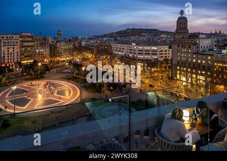 Espagne, Catalogne, Barcelone, quartier de l'Eixample, place de Catalogne (Placa de Catalunya) Banque D'Images