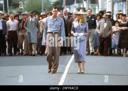 JIM CARREY et LAURIE HOLDEN dans LE MAJESTUEUX réalisateur de 2001 FRANK DARABONT écrivain Michael Sloane musique Mark Isham costume design Karyn Wagner Castle Rock Entertainment / Village Roadshow Pictures / NPV Entertainment / Darkwoods Productions / Polyphony Digital / Warner Bros Banque D'Images
