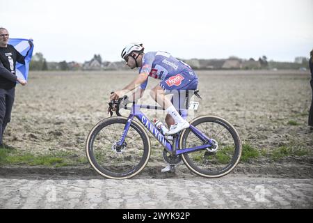 Roubaix, France. 07 avril 2024. Le belge Gianni Vermeersch d'Alpecin-Deceuninck photographié en action lors de la course d'élite masculine de l'épreuve cycliste 'Paris-Roubaix', à 260 km de Compiègne à Roubaix, France, le dimanche 07 avril 2024. BELGA PHOTO JASPER JACOBS crédit : Belga News Agency/Alamy Live News Banque D'Images