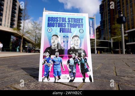 Stade de Wembley, Londres, Royaume-Uni. 7 avril 2024. Bristol Street Motors Trophy Football final, Peterborough United contre Wycombe Wanderers ; programme officiel du match devant le stade de Wembley crédit : action plus Sports/Alamy Live News Banque D'Images