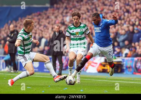 Glasgow, Royaume-Uni. 07 avril 2024. Les Rangers affrontent le Celtic à l'Ibrox Stadium, Glasgow, Écosse, Royaume-Uni, dans le troisième match Old Firm de la saison Scottish Premiership. Le Celtic est actuellement en avance sur les Rangers dans la ligue, de 1 point, bien que les Rangers aient un match en main. Le résultat de ce jeu est important pour les deux équipes. Crédit : Findlay/Alamy Live News Banque D'Images