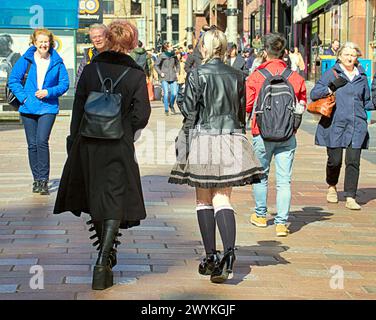 Glasgow, Écosse, Royaume-Uni. 7h avril 2024 : Météo britannique : tempête Kathleen vents et sunsine a rencontré les Glaswegiens dans la ville. Crédit Gerard Ferry/Alamy Live News Banque D'Images