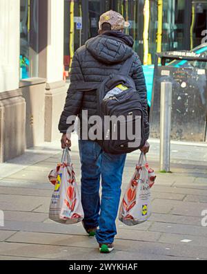 Glasgow, Écosse, Royaume-Uni. 7h avril 2024 : Météo britannique : tempête Kathleen vents et sunsine a rencontré les Glaswegiens dans la ville. Crédit Gerard Ferry/Alamy Live News Banque D'Images