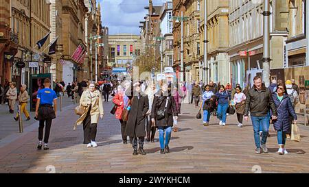 Glasgow, Écosse, Royaume-Uni. 7h avril 2024 : Météo britannique : tempête Kathleen vents et sunsine a rencontré les Glaswegiens dans la ville. Crédit Gerard Ferry/Alamy Live News Banque D'Images