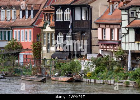 Bamberg im Frühling Klein Venedig in Bamberg, idyllisch an der Regnitz gelegen, zählt zu den begehrtesten Fotomotiven für Touristen, die die Fränkische Bierstadt besuchen. Bamberg Bayern Deutschland *** Bamberg au printemps, la petite Venise à Bamberg, idéalement située sur la rivière Regnitz, est l'un des motifs photo les plus populaires pour les touristes visitant la ville de bière franconienne de Bamberg Bavière Allemagne 20240407-6V2A9925 Banque D'Images