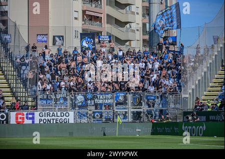 Cagliari, Italie. 07 avril 2024. Supporters d'Atalanta lors du match de Serie A entre Cagliari Calcio et Atalanta à l'Unipol Domus à Cagliari, Sardaigne - dimanche 7 avril 2024. Sport - Soccer (photo de Gianluca Zuddas/Lapresse) crédit : LaPresse/Alamy Live News Banque D'Images