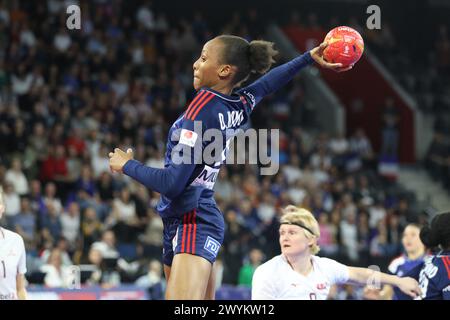 Saint Chamond, France. 07 avril 2024. Thierry LARRET/Maxppp. Feminin. Match de qualification a l'EHF Euro 2024. France vs Lettonie. Le 7 avril 2024, Arena Saint-Etienne Métropole, Saint-Chamond (42). Orlane KANOR (FRA) crédit : MAXPPP/Alamy Live News Banque D'Images