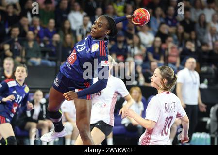 Saint Chamond, France. 07 avril 2024. Thierry LARRET/Maxppp. Feminin. Match de qualification a l'EHF Euro 2024. France vs Lettonie. Le 7 avril 2024, Arena Saint-Etienne Métropole, Saint-Chamond (42). Oriane ONDONO (FRA) crédit : MAXPPP/Alamy Live News Banque D'Images