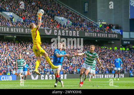 Glasgow, Royaume-Uni. 07 avril 2024. Les Rangers affrontent le Celtic à l'Ibrox Stadium, Glasgow, Écosse, Royaume-Uni, dans le troisième match Old Firm de la saison Scottish Premiership. Le Celtic est actuellement en avance sur les Rangers dans la ligue, de 1 point, bien que les Rangers aient un match en main. Le résultat de ce jeu est important pour les deux équipes. Crédit : Findlay/Alamy Live News Banque D'Images