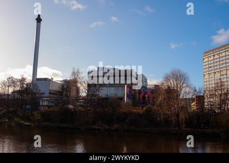 Glasgow Écosse : 12 février 2024 : vue sur la distillerie de Strathclyde depuis Glasgow Green Banque D'Images