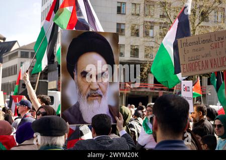 Francfort, Allemagne, 6 avril 2024. Arrêtez la manifestation de guerre en soutien à Gaza. Banque D'Images
