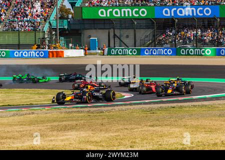 Circuit de Suzuka, Mie, Japon. 7 avril 2024 ; Max Verstappen, des pays-Bas, et Oracle Red Bull Racing en tête du redémarrage de la course pendant le Jap de formule 1 Banque D'Images