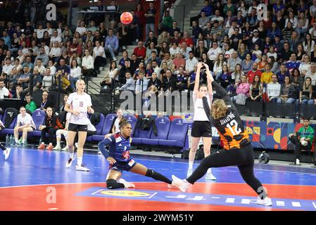 Saint Chamond, France. 07 avril 2024. Thierry LARRET/Maxppp. Feminin. Match de qualification a l'EHF Euro 2024. France vs Lettonie. Le 7 avril 2024, Arena Saint-Etienne Métropole, Saint-Chamond (42). Meline NOCANDY (FRA) crédit : MAXPPP/Alamy Live News Banque D'Images