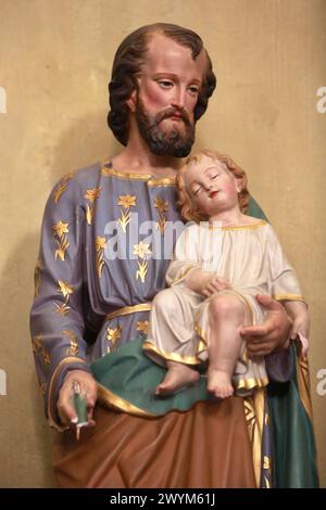 Saint-Joseph et Jésus enfant. Eglise Saint-Pantaléon-et-Saint-Valentin. Courmayeur. Vallée d'Aoste. Italie. Europe. Banque D'Images