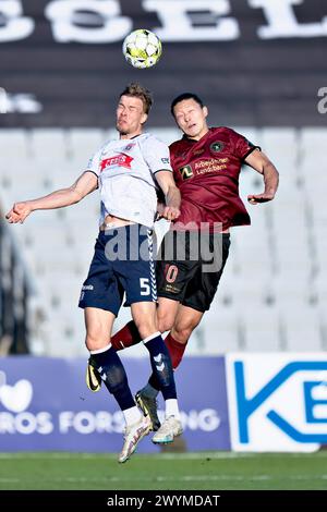 Frederik Tingager de l'AGF et GUE-Sung Cho du FC Midtjylland dans le match de Superliga 3F entre l'AGF et le FC Midtjylland au Ceres Park à Aarhus, dimanche 7 mars 2024. (Photo : Henning Bagger/Ritzau Scanpix) Banque D'Images