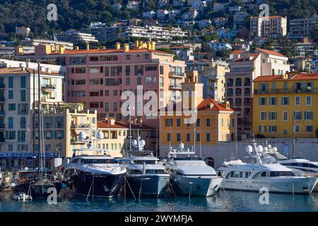 Nice, France. 28 décembre 2019. Superyachts amarrés à Port Lympia. Crédit : Vuk Valcic/Alamy Banque D'Images