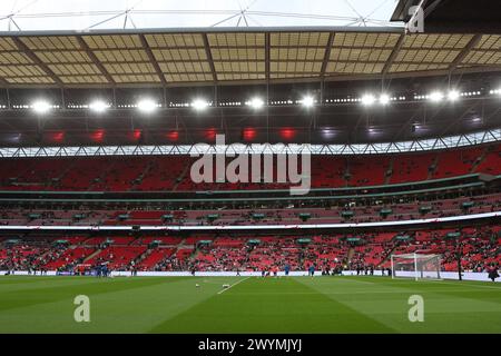 Intérieur du stade de Wembley avec projecteurs sur Angleterre v Suède UEFA Women's Euro football qualificatif stade de Wembley, Londres, 5 avril 2024 Banque D'Images