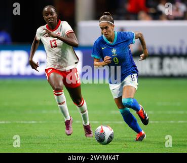 Atlanta, Géorgie, États-Unis. 6 avril 2024. L’attaquant brésilien JHENNIFER (9) déplace le ballon lors du match de demi-finale de la Coupe SheBelieves 2024 entre le Brésil et le Canada le 6 avril 2024, à Atlanta. Après un tirage au sort de 1-1, le Canada a gagné sur les pénalités (crédit image : © Scott Coleman/ZUMA Press Wire) USAGE ÉDITORIAL SEULEMENT! Non destiné à UN USAGE commercial ! Banque D'Images