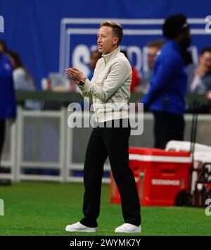 Atlanta, Géorgie, États-Unis. 6 avril 2024. L’entraîneur-chef du Canada BEV PRIESTMAN lors du match de demi-finale de la Coupe SheBelieves 2024 entre le Brésil et le Canada le 6 avril 2024, à Atlanta. Après un tirage au sort de 1-1, le Canada a gagné sur les pénalités (crédit image : © Scott Coleman/ZUMA Press Wire) USAGE ÉDITORIAL SEULEMENT! Non destiné à UN USAGE commercial ! Banque D'Images