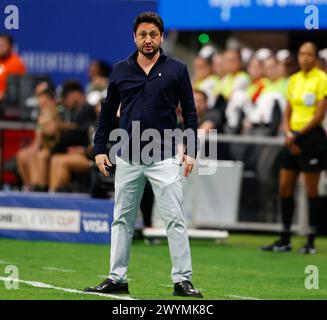 Atlanta, Géorgie, États-Unis. 6 avril 2024. L’entraîneur-chef du Brésil ARTHUR ELIAS lors de la demi-finale de la Coupe SheBelieves 2024 entre le Brésil et le Canada le 6 avril 2024 à Atlanta. Après un tirage au sort de 1-1, le Canada a gagné sur les pénalités (crédit image : © Scott Coleman/ZUMA Press Wire) USAGE ÉDITORIAL SEULEMENT! Non destiné à UN USAGE commercial ! Banque D'Images