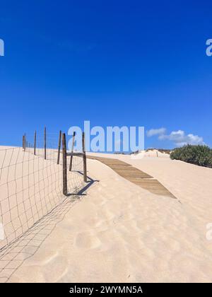 Lisbonne, Portugal, destination exotique, plage de Guincho, vagues de l'océan, océan Atlantique, vibrations d'été et de plage, voyageur solo en vacances, Praia do Guincho Banque D'Images