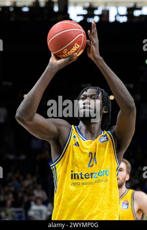 Christ Koumadje (Alba Berlin, 21), Free Throw, pendant le jour du match, Alba Berlin vs Alba Berlin vs MHP Riesen Ludwigsburg, BBL, Basketball, Uber Arena, 07.04. 2024, crédit : HMB Media/Uwe Koch/Alamy Live News Banque D'Images