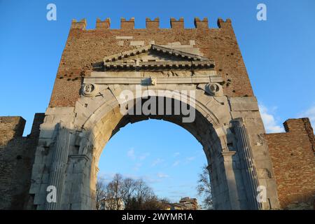 Arc d'Auguste à Rimini sur la côte de l'Italie Banque D'Images