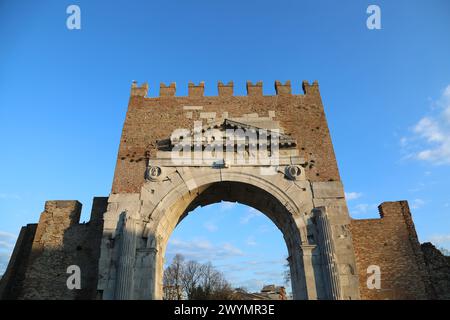 Arc d'Auguste à Rimini sur la côte de l'Italie Banque D'Images