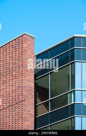 Cracovie, petite Pologne, 19 mars 2024 - bâtiment contemporain de l'université avec le campus de philologie Banque D'Images