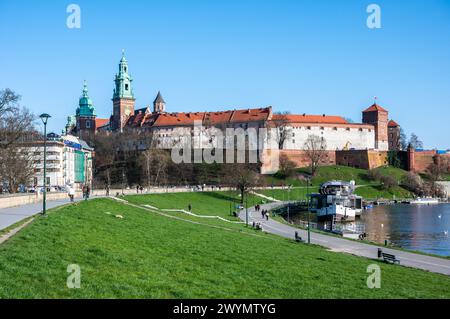 Cracovie, petite Pologne, 19 mars 2024 - le château royal et le parc du Wawel Banque D'Images