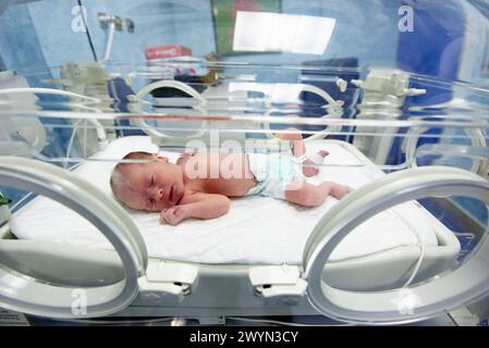 Nouveau-né, pédiatrie. Hôpital Policlinica Gipuzkoa, Saint-Sébastien, Donostia, Euskadi, Espagne. Banque D'Images