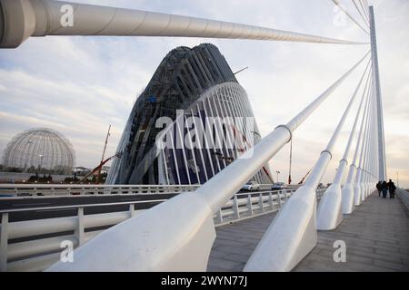 Agora et Pont Assut de l'Or, Cité des Arts et des Sciences, Valence. Comunidad Valenciana, Espagne. Banque D'Images