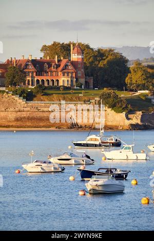 Bahia de la Concha, Palacio Miramar, Donostia, Saint-Sébastien, Pais Vasco, España. Banque D'Images