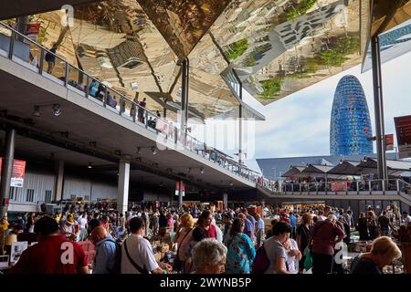 Marché Encants, Musée du Design de Barcelone, Tour Agbar, Plaça de les Glòries, Barcelone, Catalogne, Espagne, Europe. Banque D'Images